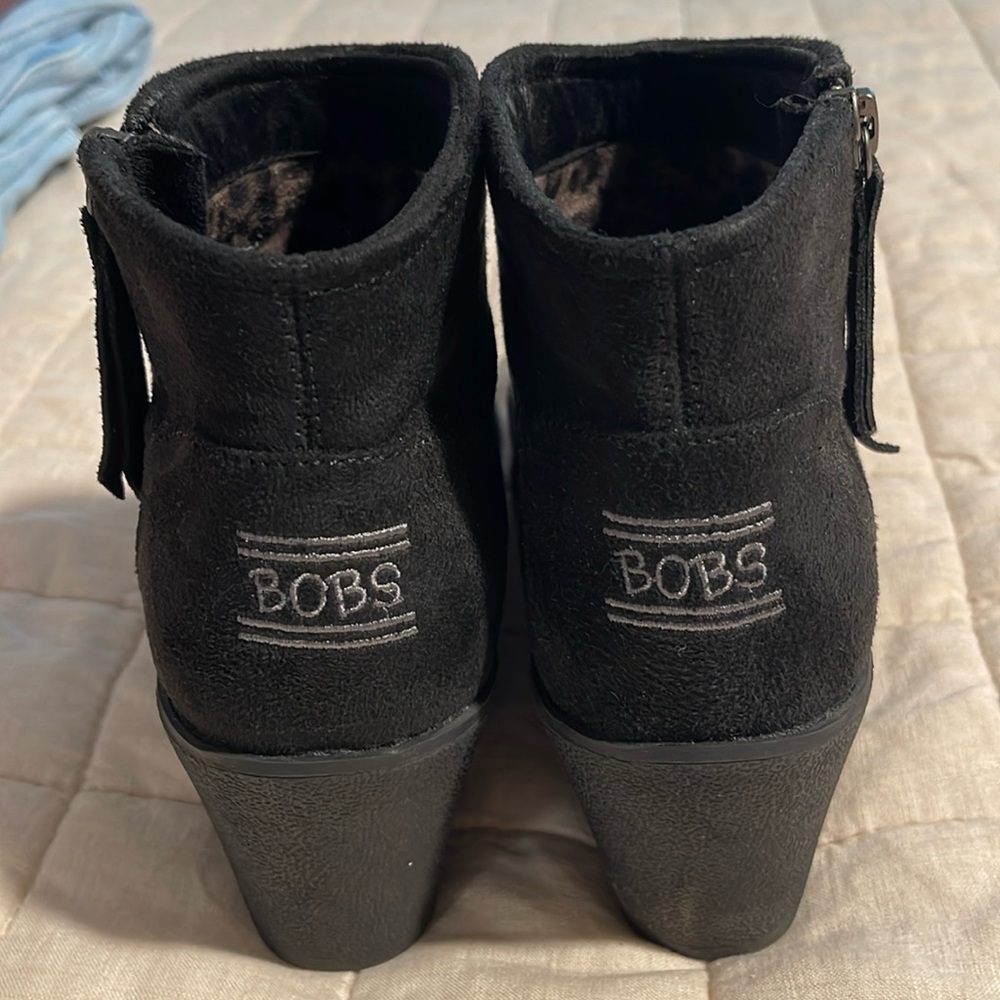 Bobs by Skechers memory foam booties in black size 8